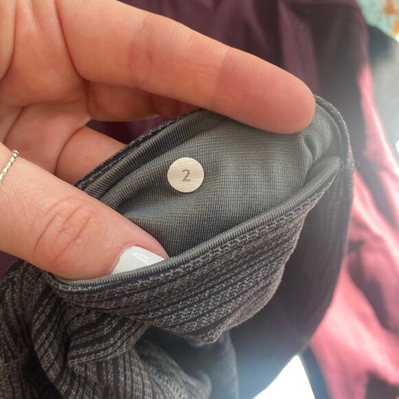 Lululemon Gray Stripe Wunder Under Crop Leggings Size 2 - Picture 2 of 4